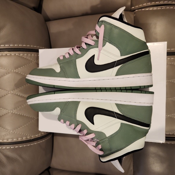 Jordan 1 Mid - Picture 5 of 8